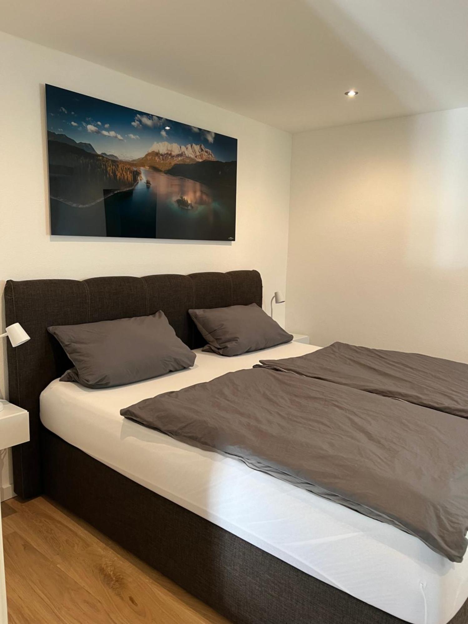 Hart Apartment *